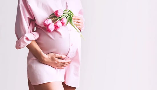 Ghid pentru ingrijirea pielii in timpul sarcinii si alaptarii. Recomandarile medicilor Irina Cudritchi si Brigitta Mihai